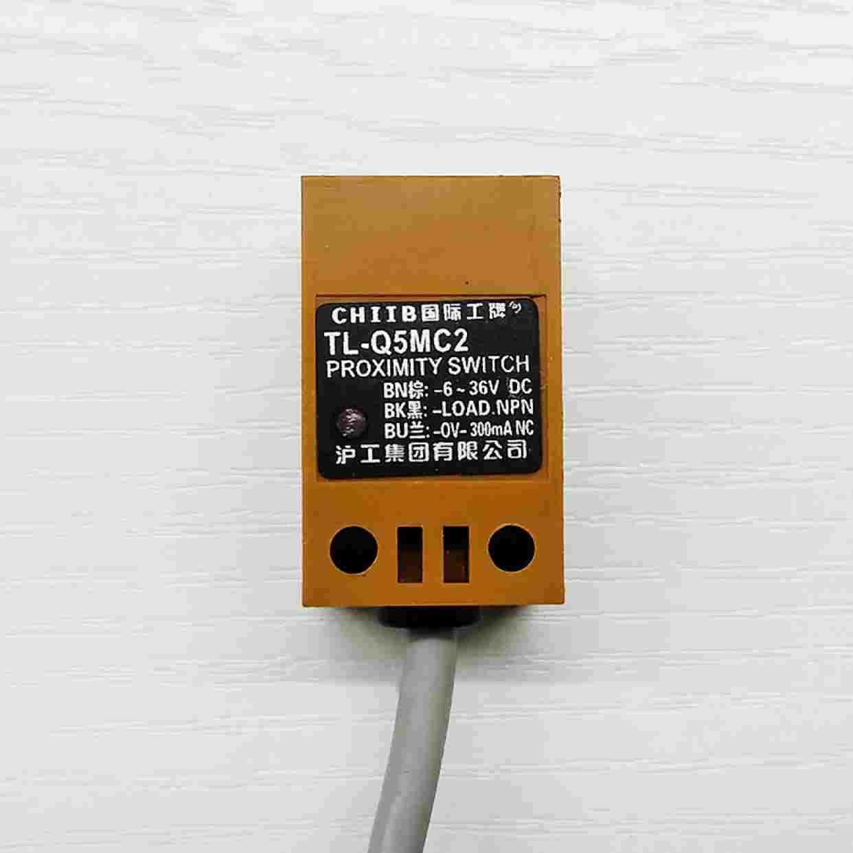 沪工接近开关 tl-q5mc2直流三线DC24V常闭NPN传感器电感方形