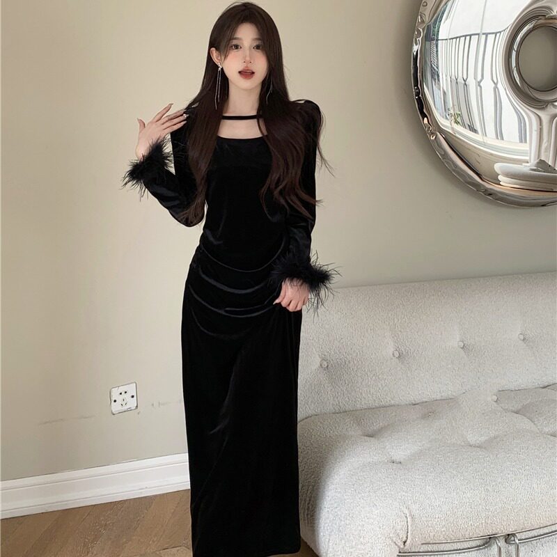 早秋黑色法式金丝绒连衣裙2025年新款女装秋季设计感收腰内搭长裙