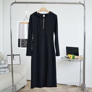 黑色气质连帽半拉链长袖连衣裙女秋季新款修身显瘦休闲打底卫衣裙