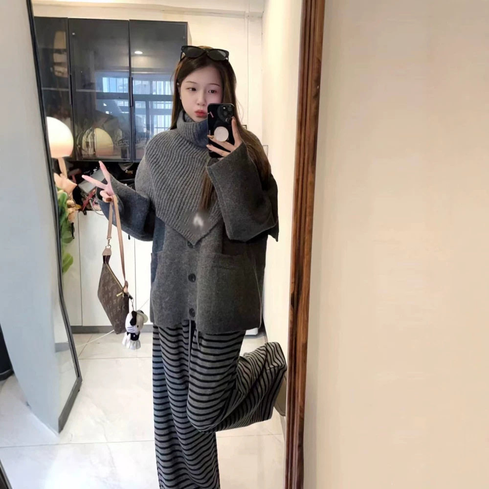 氛围感一整套装灰色围脖可拆卸毛衣开衫外套女新款条纹裤两件套