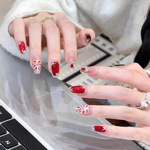 2026新款新年穿戴甲适合冬天的美甲黄黑皮显白红色烟花套装高级感