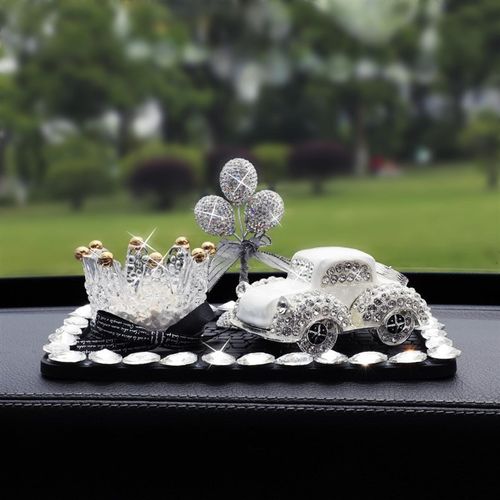 车载香薰摆件镶钻小车模型网红可爱中控台装饰品女汽车内用品内饰