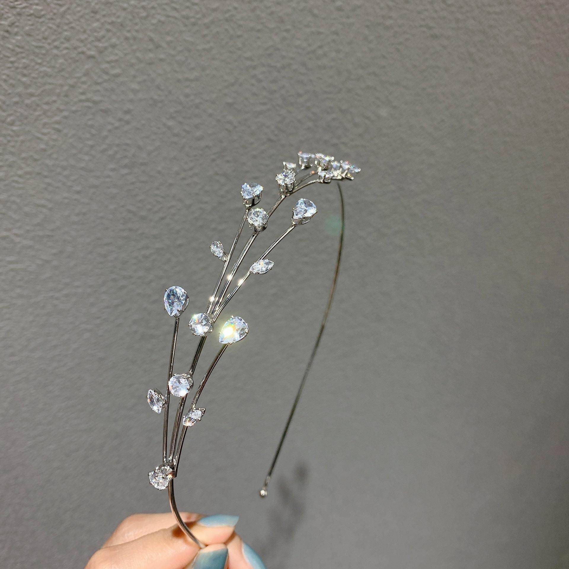 新型发箍韩版新品气质发箍女简约流行柳枝白水晶细外出压森系头饰