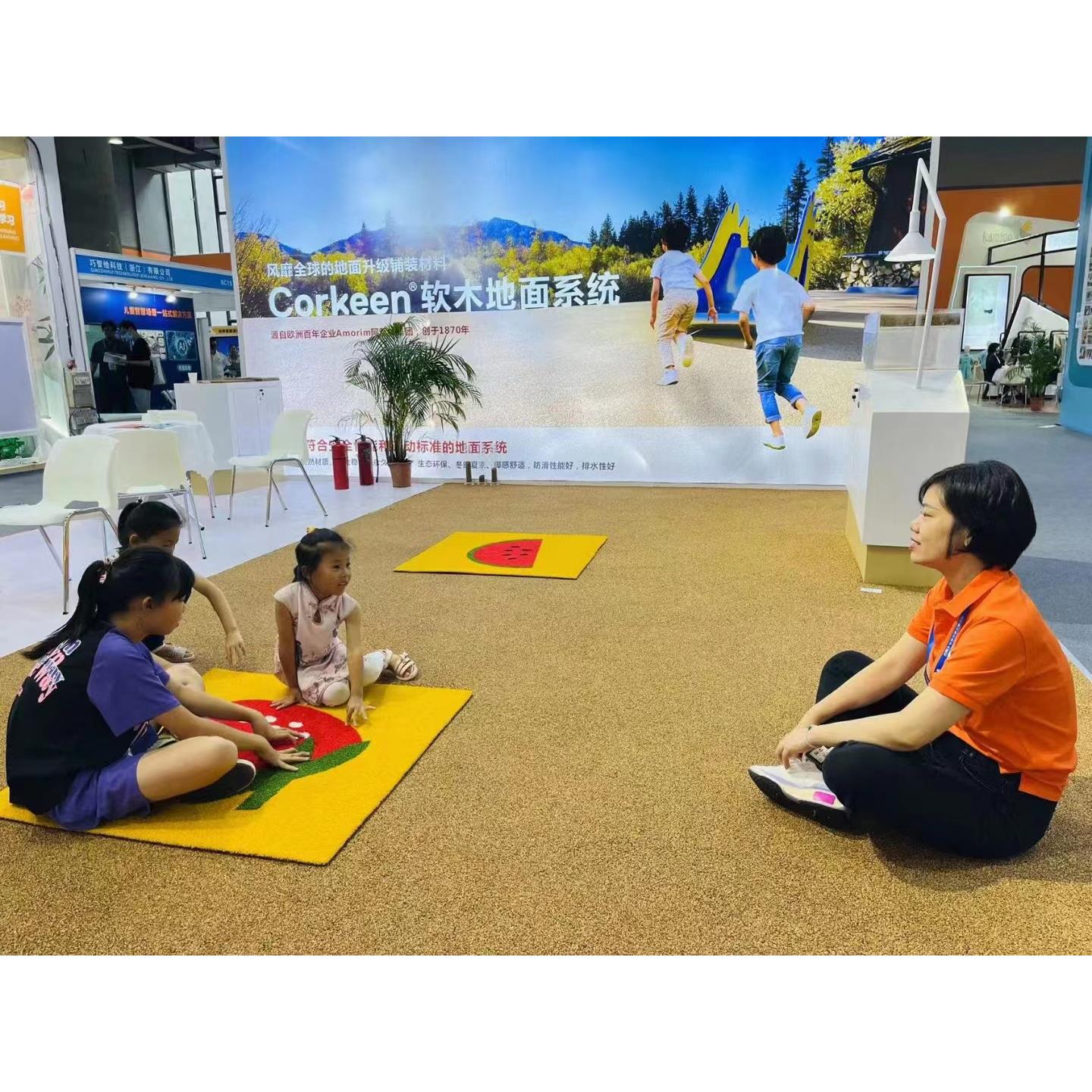 儿童地垫软木材质滑滑梯游乐场原木材料地垫冬暖夏凉缓震效果显著