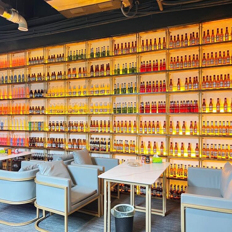 酒吧餐厅简约吧台实木发光铁艺隔断墙面柱子酒架装饰展示酒架酒柜