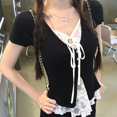 纯欲风短袖t恤女夏日ootd穿搭2026新款黑色蕾丝设计感绝美小上衣