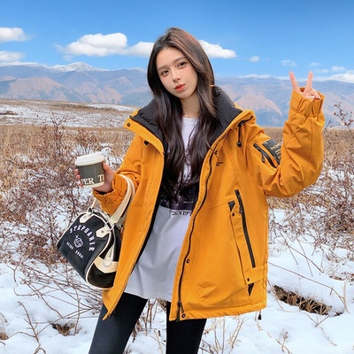 橘黄色工装拼接连帽羽绒服2025新款女冬季超好看短款冲锋衣式外套