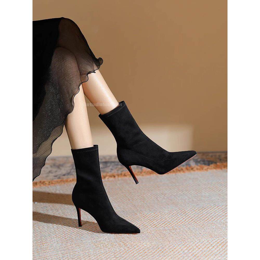 香港红底黑色时尚高跟短靴女2025春秋细跟尖头弹力绒面百搭瘦瘦靴