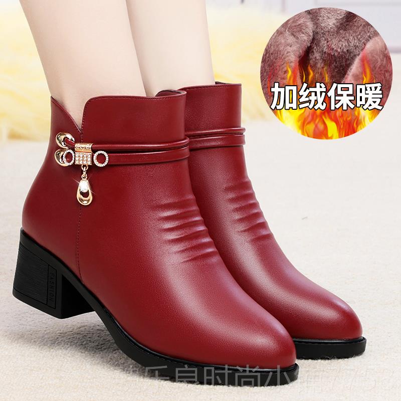 高档妈妈棉鞋女秋冬季皮软加底绒保鞋暖短靴中老年皮百搭真中年女