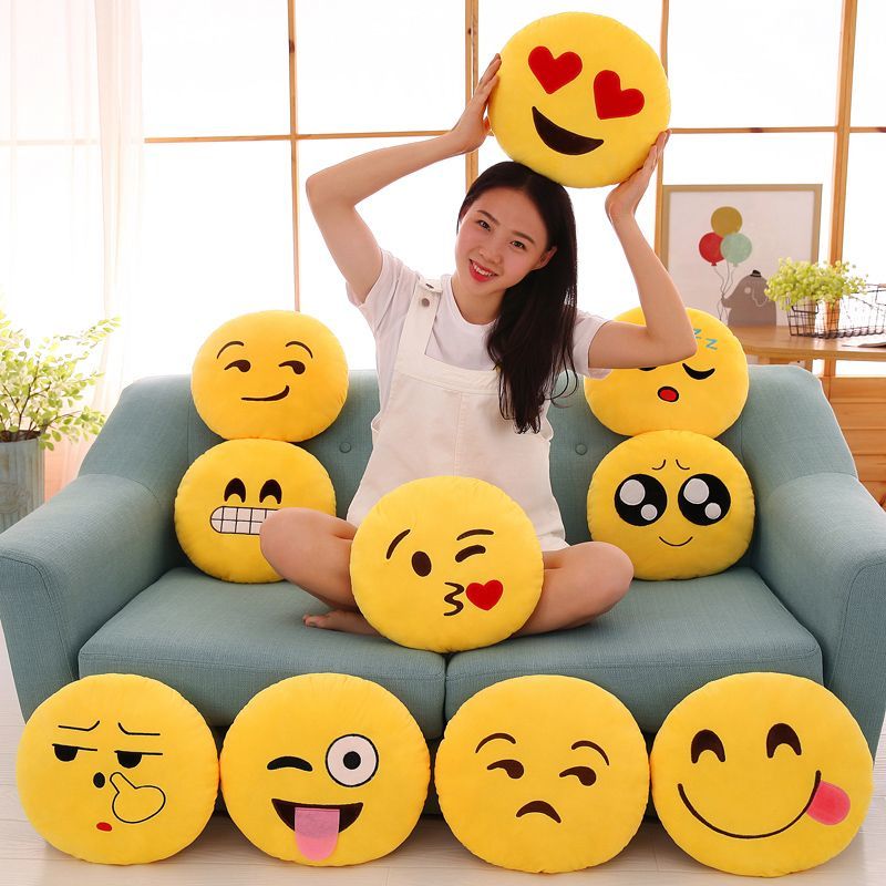 女生居家午睡毛绒玩偶抱枕搞笑笑脸表情包办公室休憩小礼物
