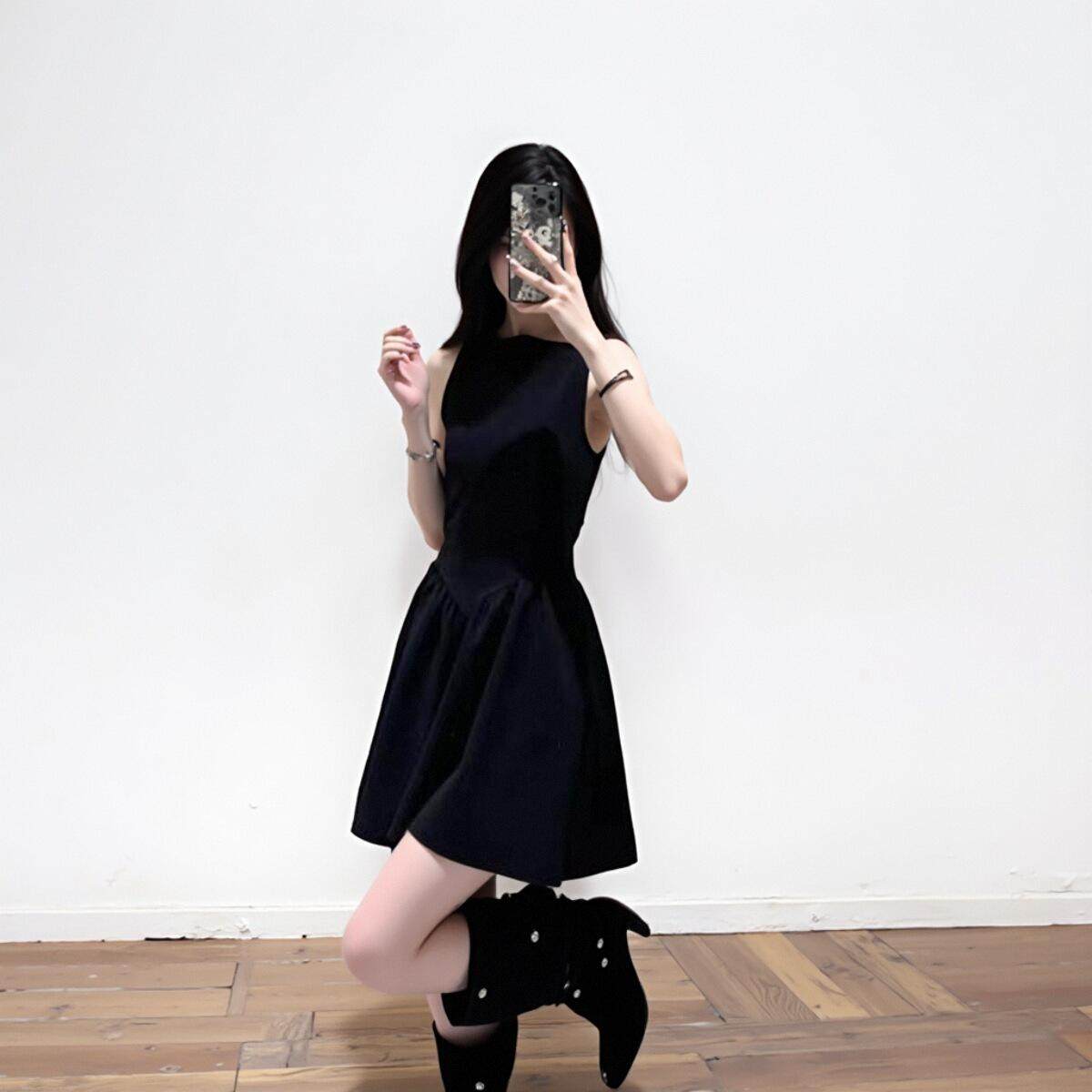 黑色船领黑色A型赫本风连衣裙