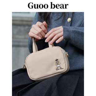 天天维尼熊GUOOBEAR小熊波士顿女包2025早春款 简约保龄球包枕头包
