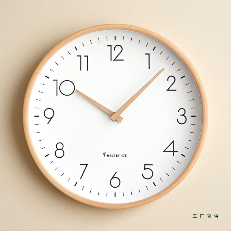 原木风时钟挂墙上2025新款壁钟木质家用挂钟简约现代客厅静音钟表