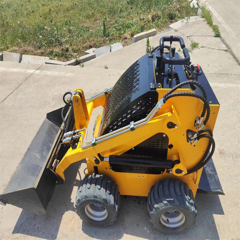 厂家供应小型迷你履带滑移机站立式多功能四驱轮式小铲车