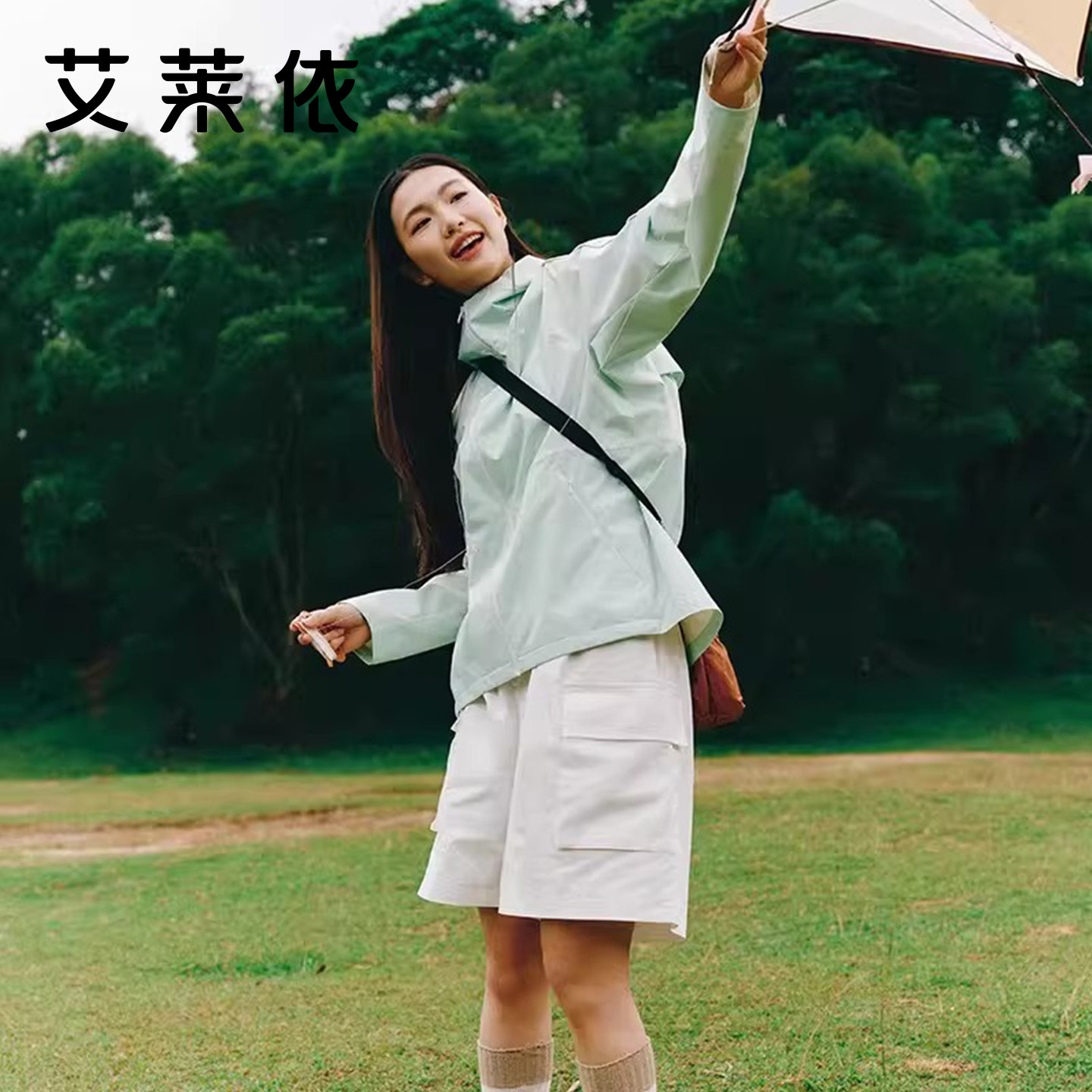 艾莱依轻运动短款防水防风夹克