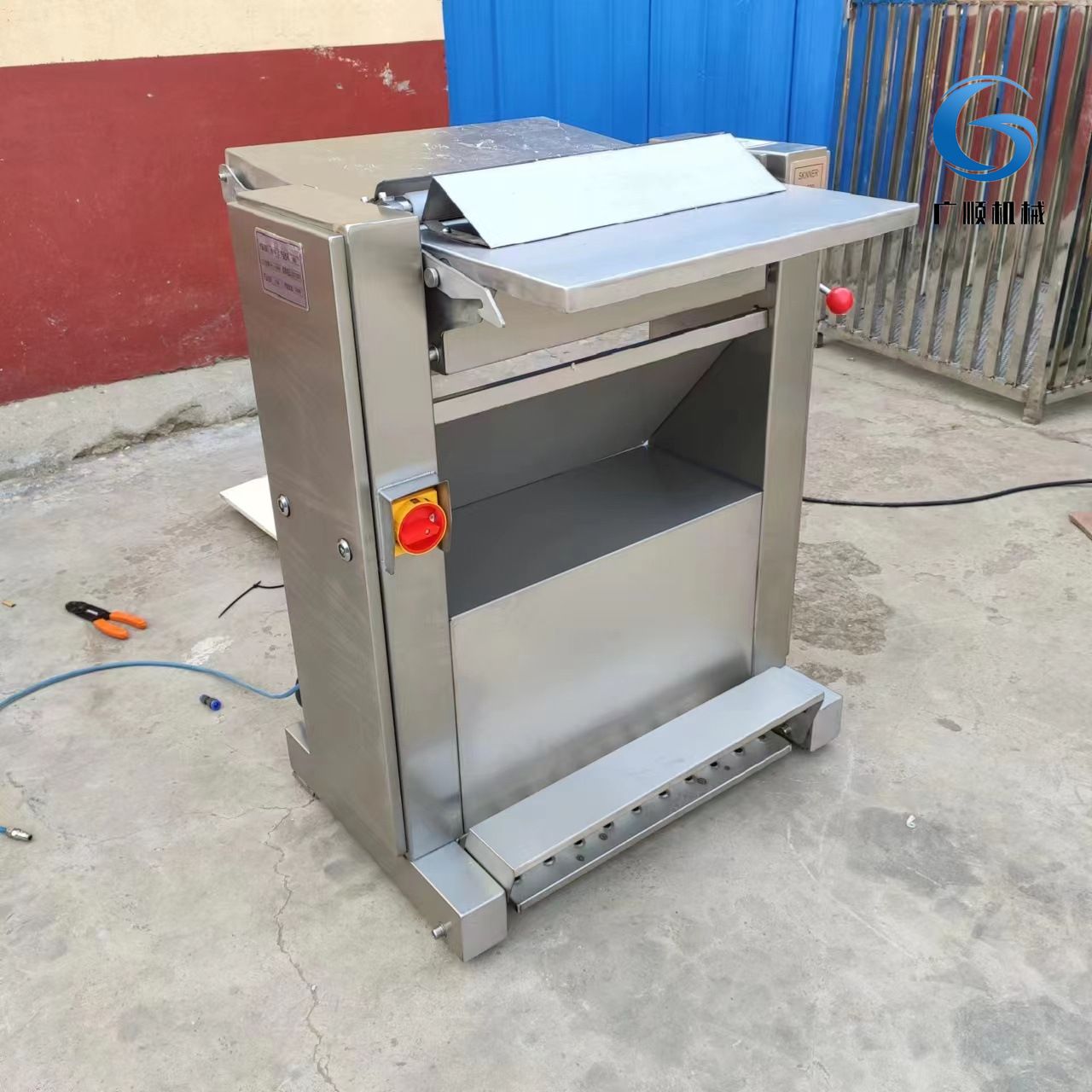 煮熟猪皮去油机 广顺机械猪皮去油机 厚薄可调肉皮脱油机