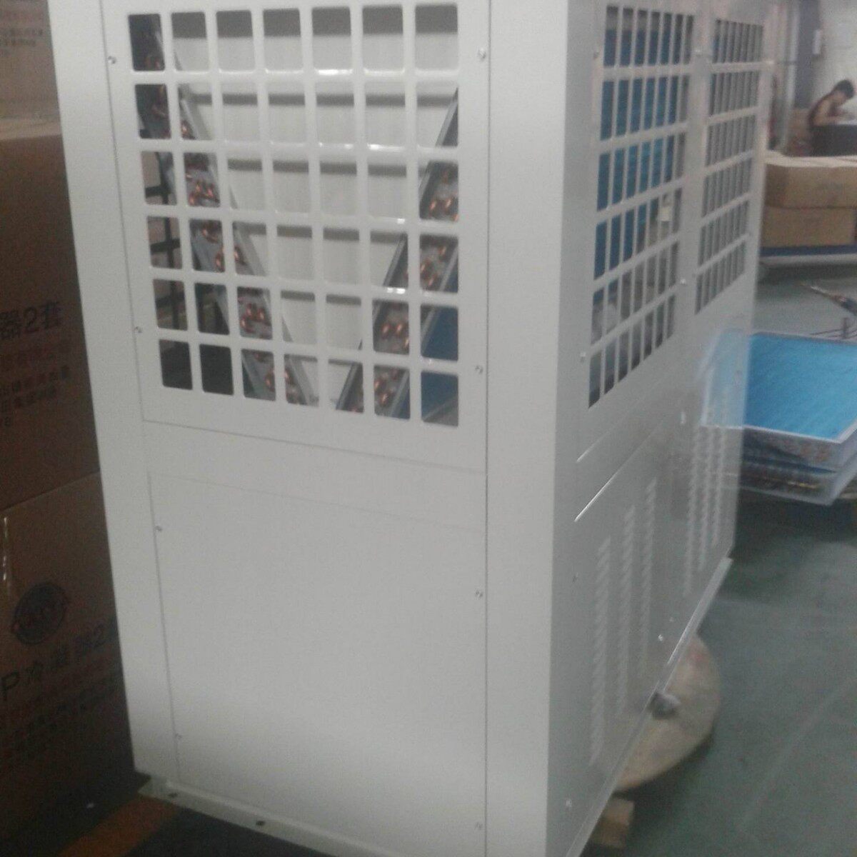 顶出风15P钣金。V型三排蒸发器焊工艺管。外转子550电机风叶