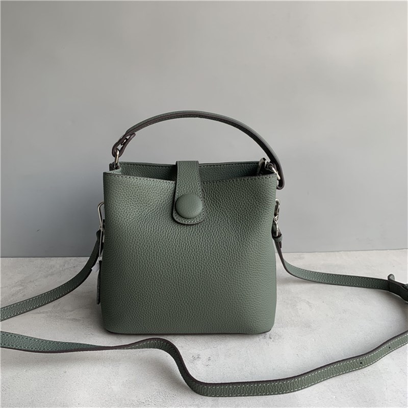 外贸尾货头层牛皮水桶包新款真皮手提单肩斜跨通勤女包美腻潮