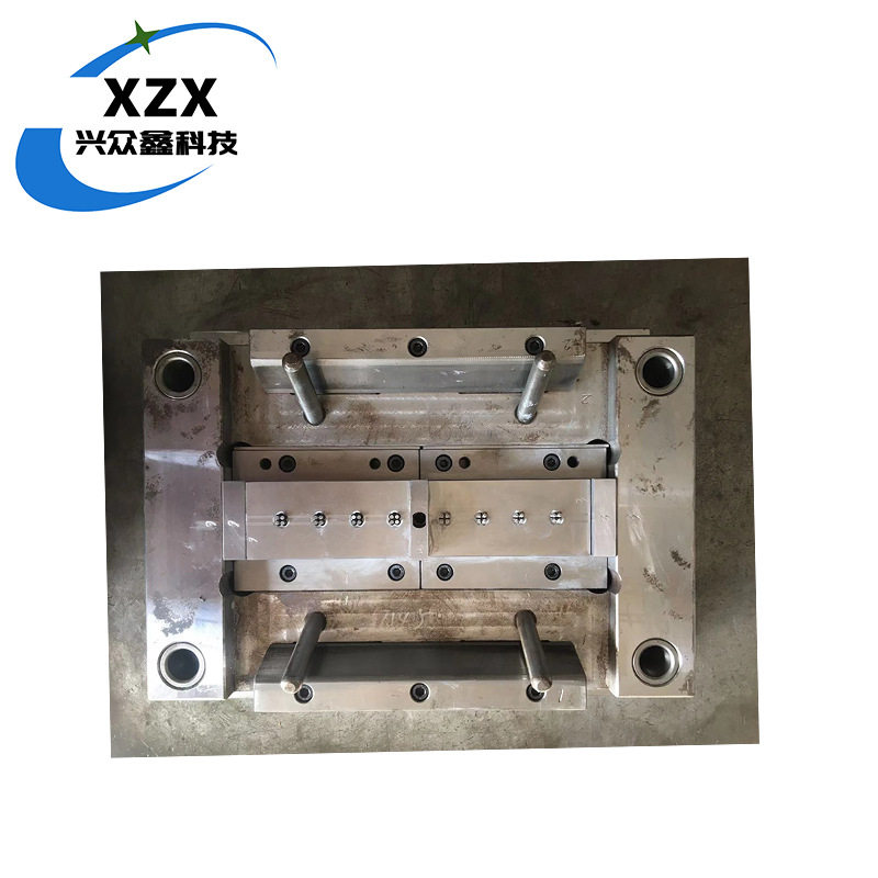 PEEK注塑模具-圆4PIN防水公母插头-塑胶模具
