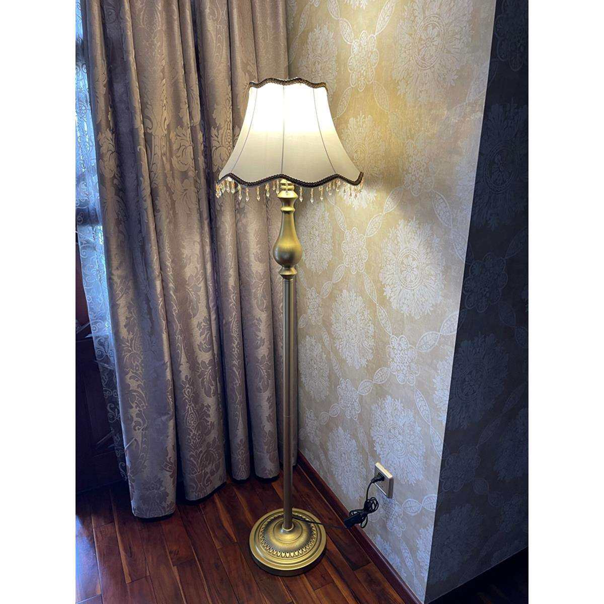 A9L欧式落地台灯客厅立式卧室床头台灯北欧美式简约LED铁艺落地灯