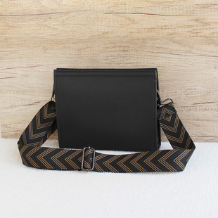 男士包包2025新款欧美时尚硬皮男包休闲定型包邮差包单肩斜挎包