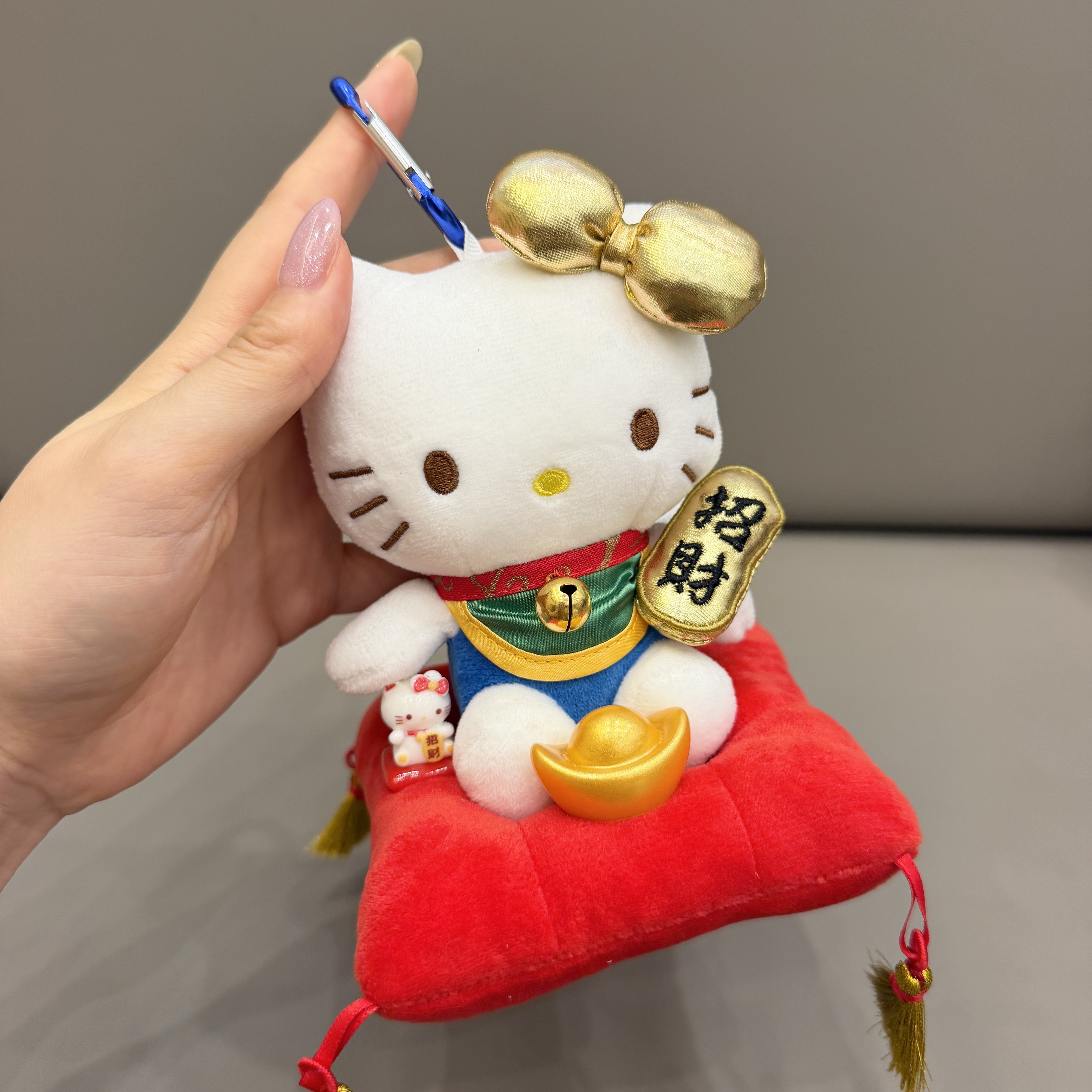 【正版】可爱卡通hellokitty发财kt猫毛绒公仔招财猫挂件挂饰礼物