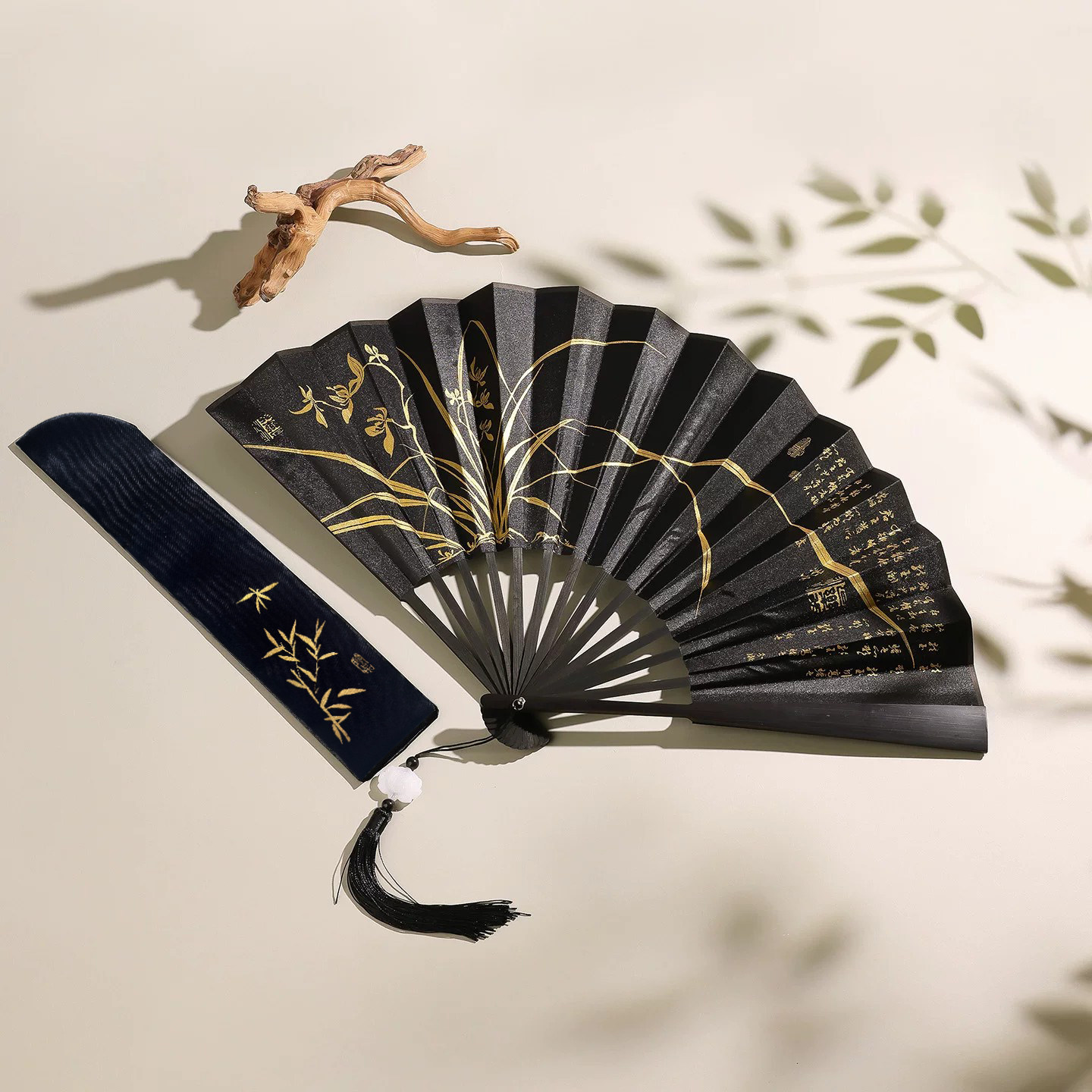 新中式黑底烫金折扇古风绢布折扇图片