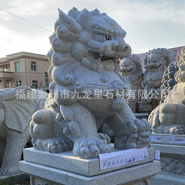 手工石雕狮子一对看门摆件