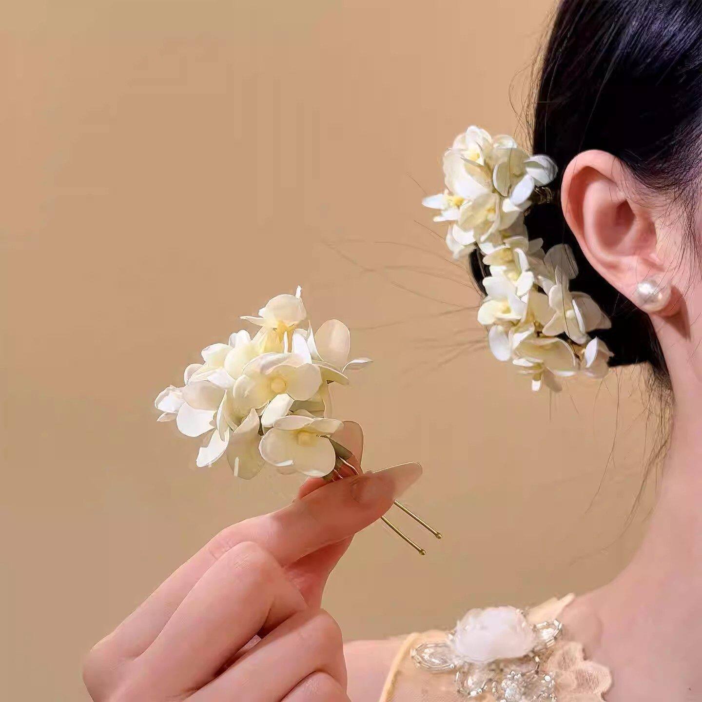 新中式古风白色花朵发簪优雅盘发钗旗袍订婚头饰女氛围感发饰