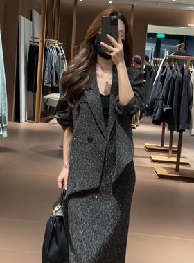 梦婷家新款设计感洋气显瘦镶钻西装外套开叉半身裙套装-24613