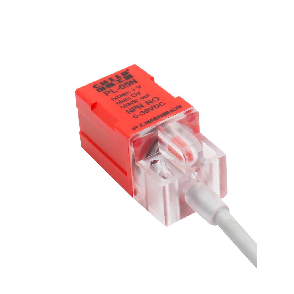 沪工方形接近开关金属传感器PL-05N电感式三线npn常开24v直流交流