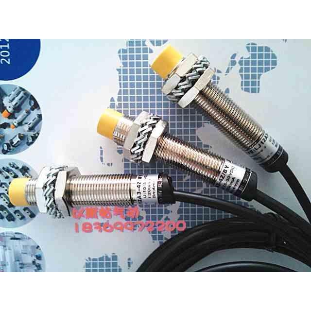 LJ12A3-4Z/BY接近开关 电感式直流三线PNP常开 直径12感应距离4MM