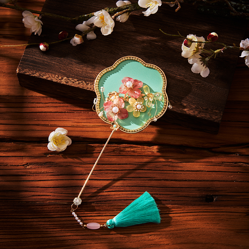 新中式秀禾旗袍迷你扇子晨袍造型拍照道具新娘古风巴掌团扇小红书