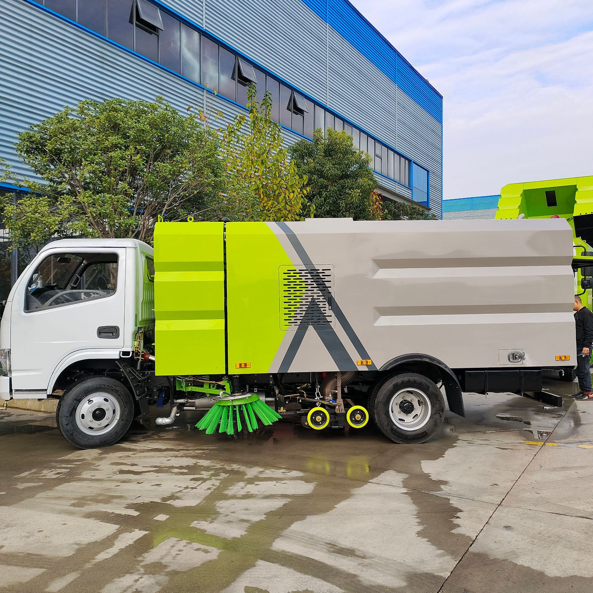 外贸出路面清扫车 高压清洗路面扫路车多功能洗扫车厂家直销