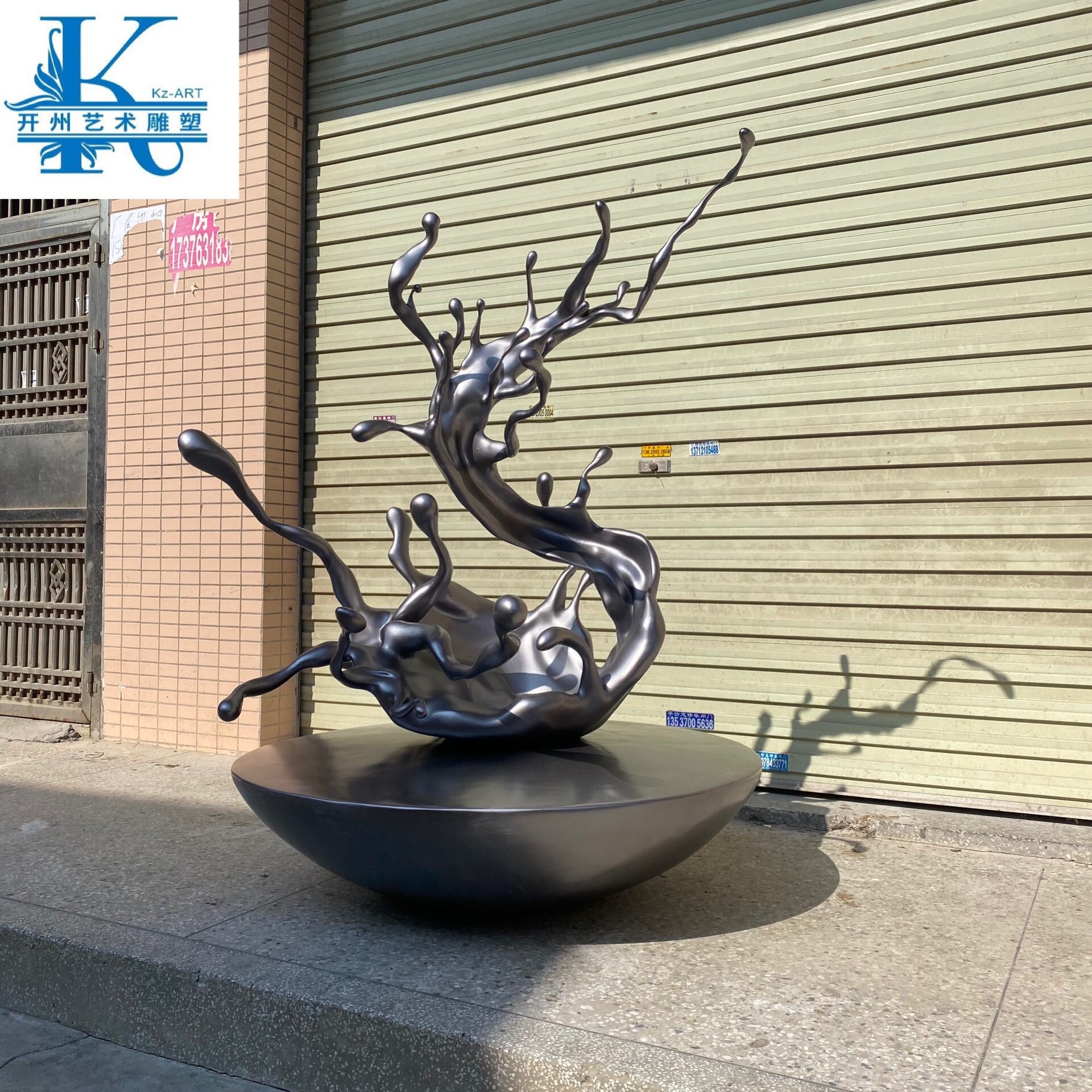 现代酒店大堂玻璃钢水浪落地雕塑