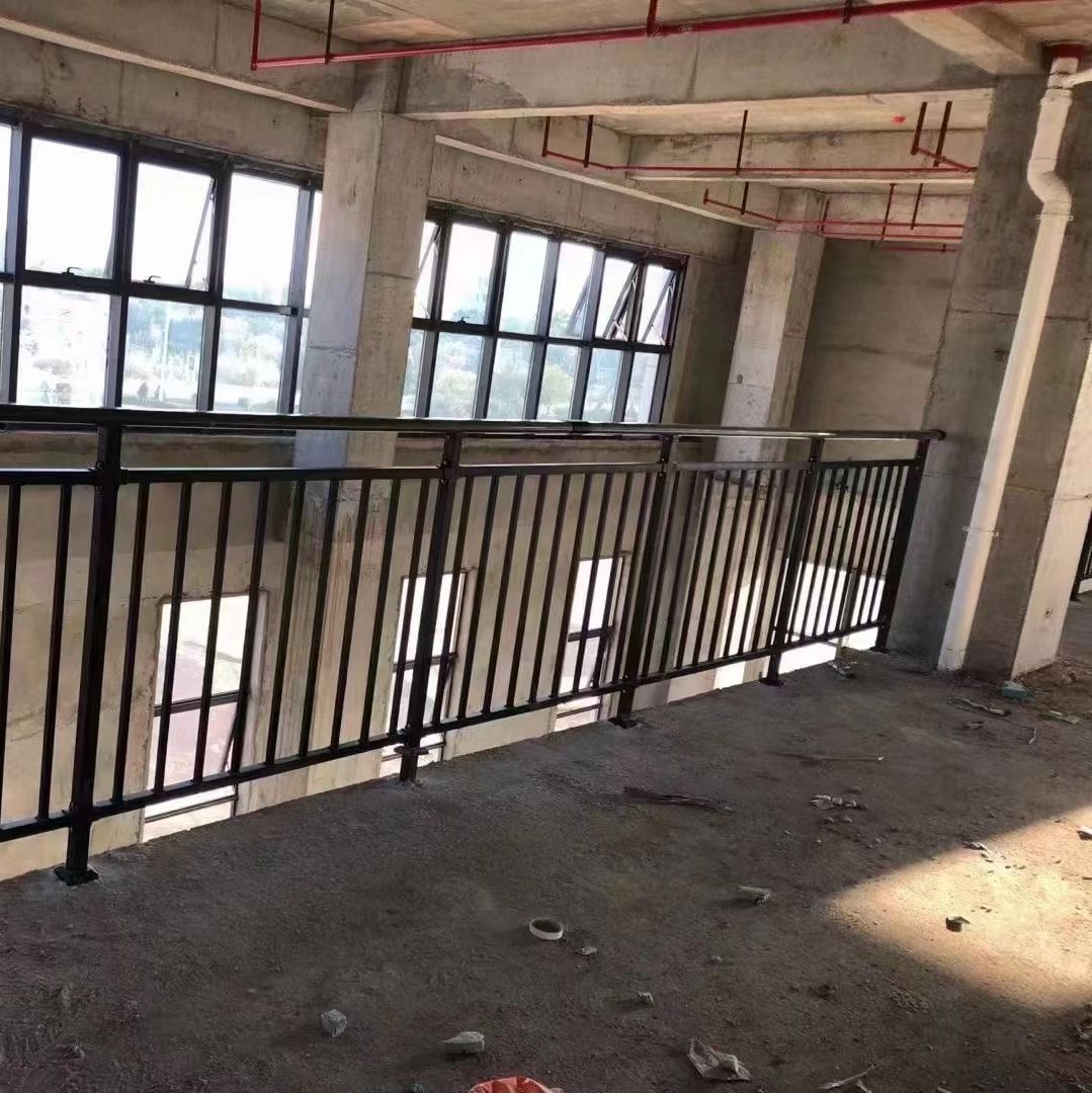 厂家直销园林市政铁艺护栏  深圳阳台窗户扶手  小区别墅防护栏