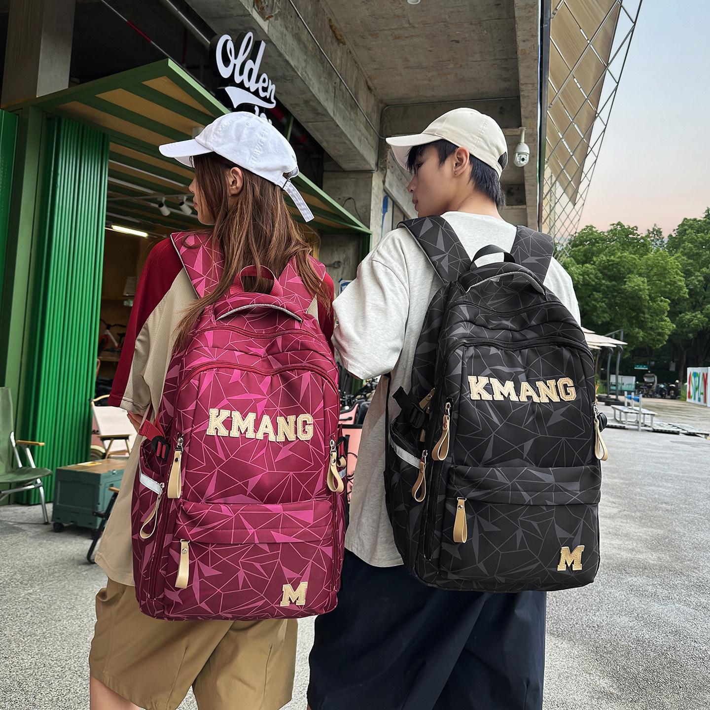 减负护脊大容量百搭学生双肩包
