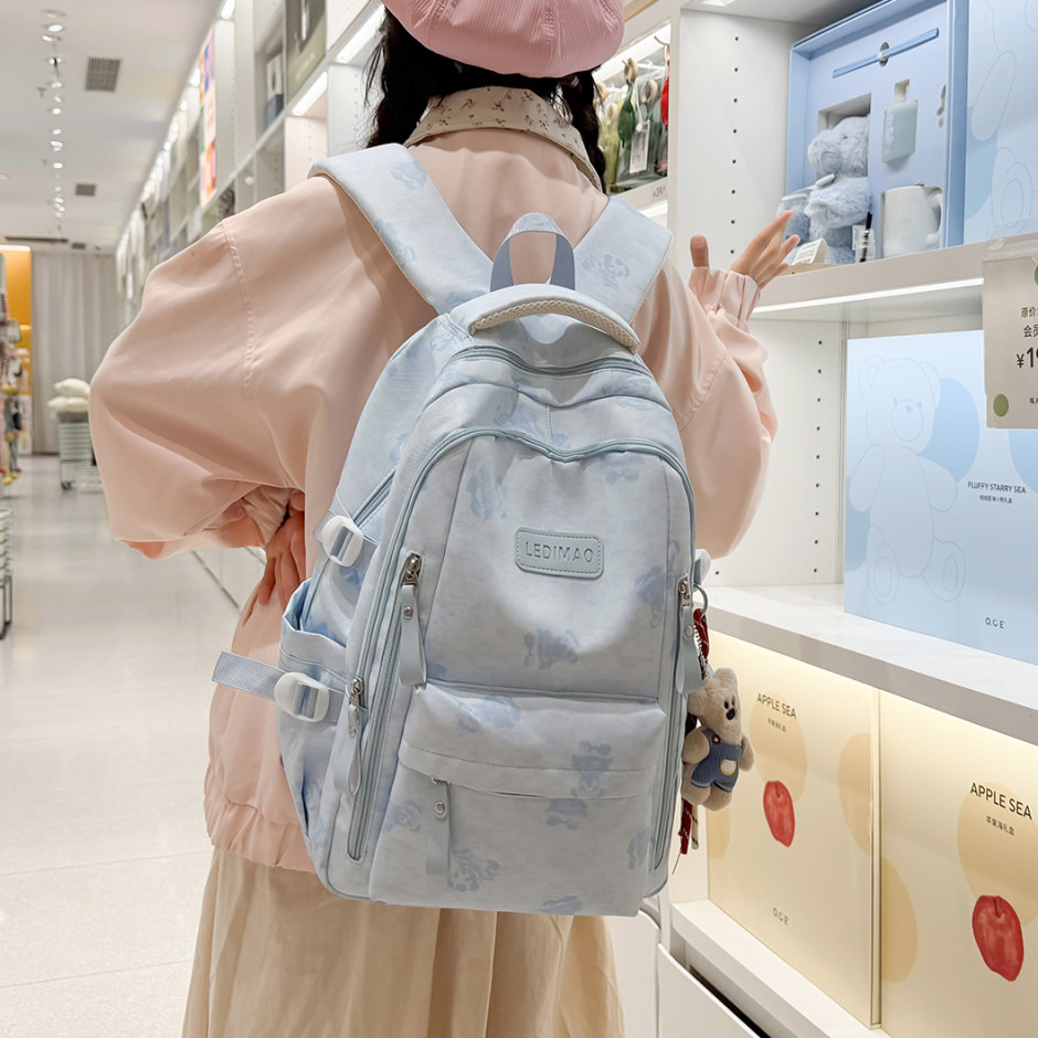 可爱小熊大容量百搭学生双肩包