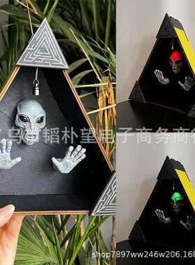 跨境新款 To imprison aliens三角形鬼屋 外星人迷你金字塔模型