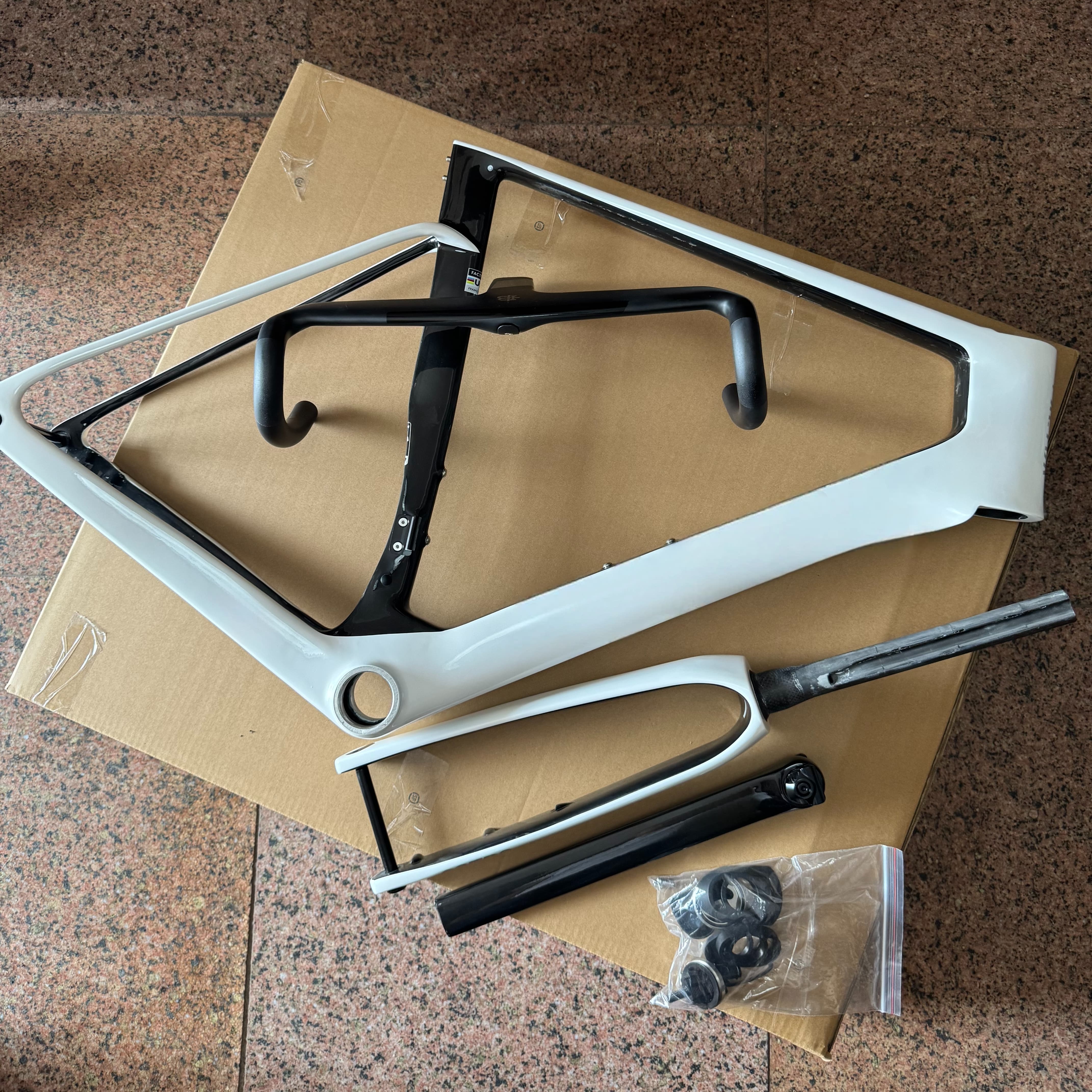 T1000碳纤维公路自行车车架