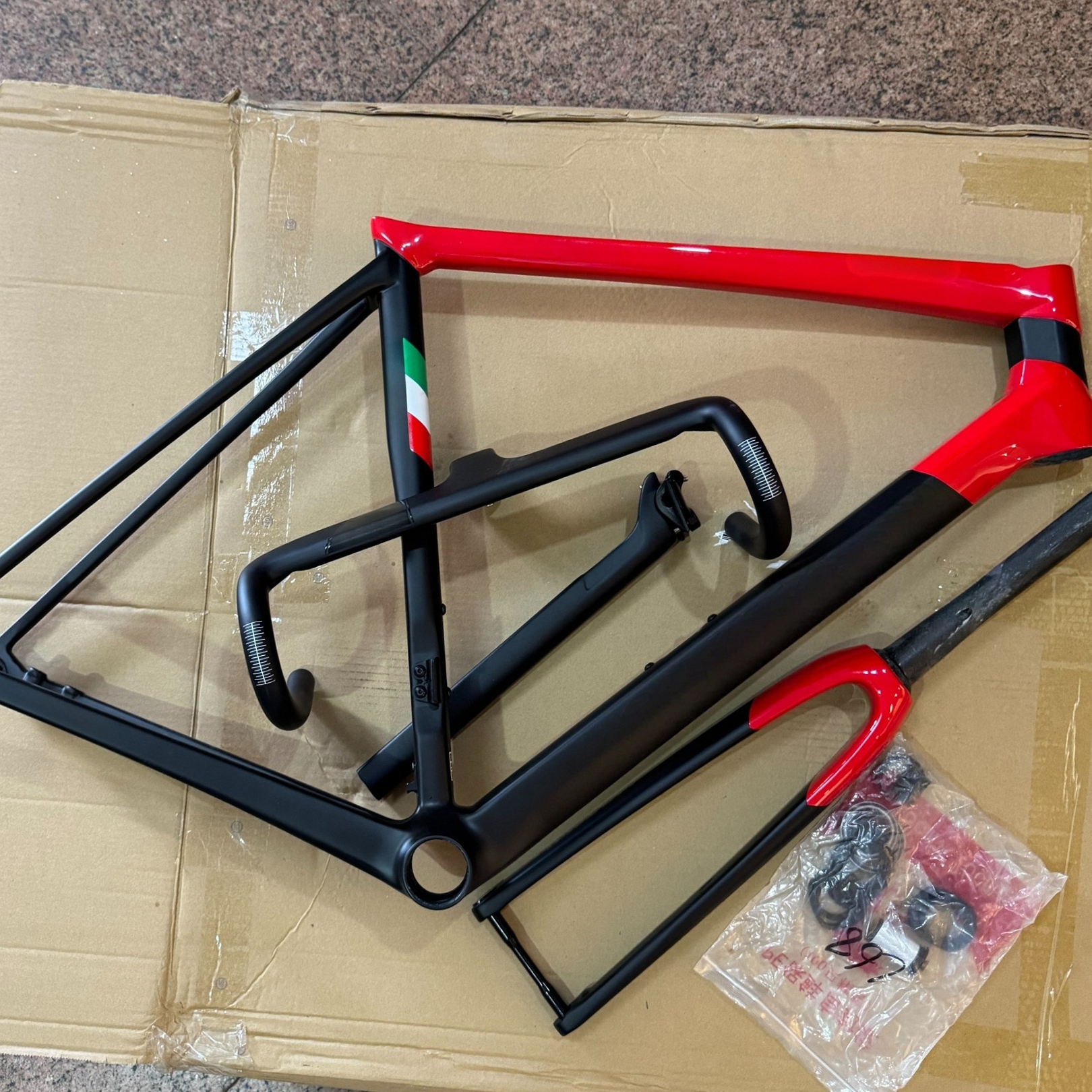 C68碳纤维公路自行车车架