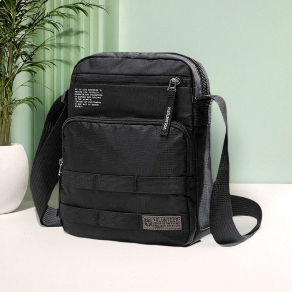 斜挎包便携包新款时尚轻便户外通勤包小手机包男士胸包爸爸上班