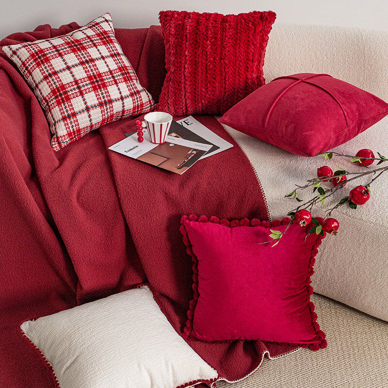精选新年红色复古抱枕轻奢高级感靠垫客厅沙发卧室床头毛茸茸靠背