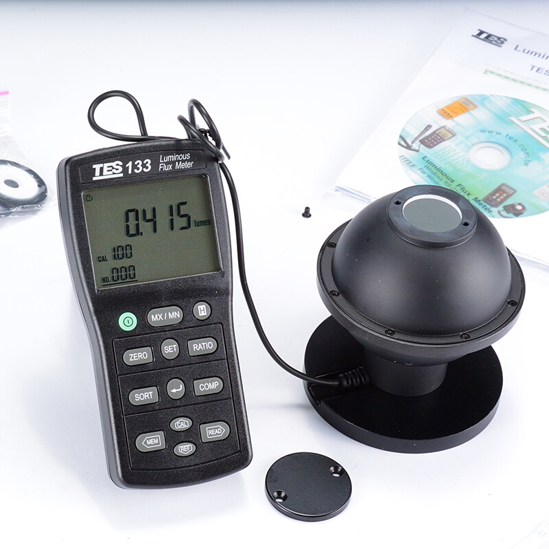 。进口台湾泰仕TES-133光通量计流明仪表积分球LED流明度强度测试