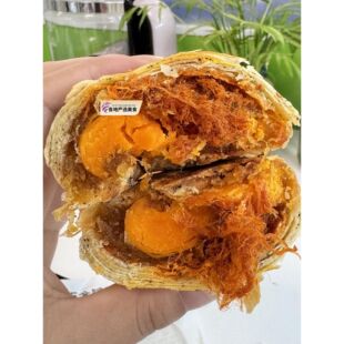 手工凤梨咸蛋黄酥馅中馅肉松饼好吃的高端高级小零食女生爱吃糕点