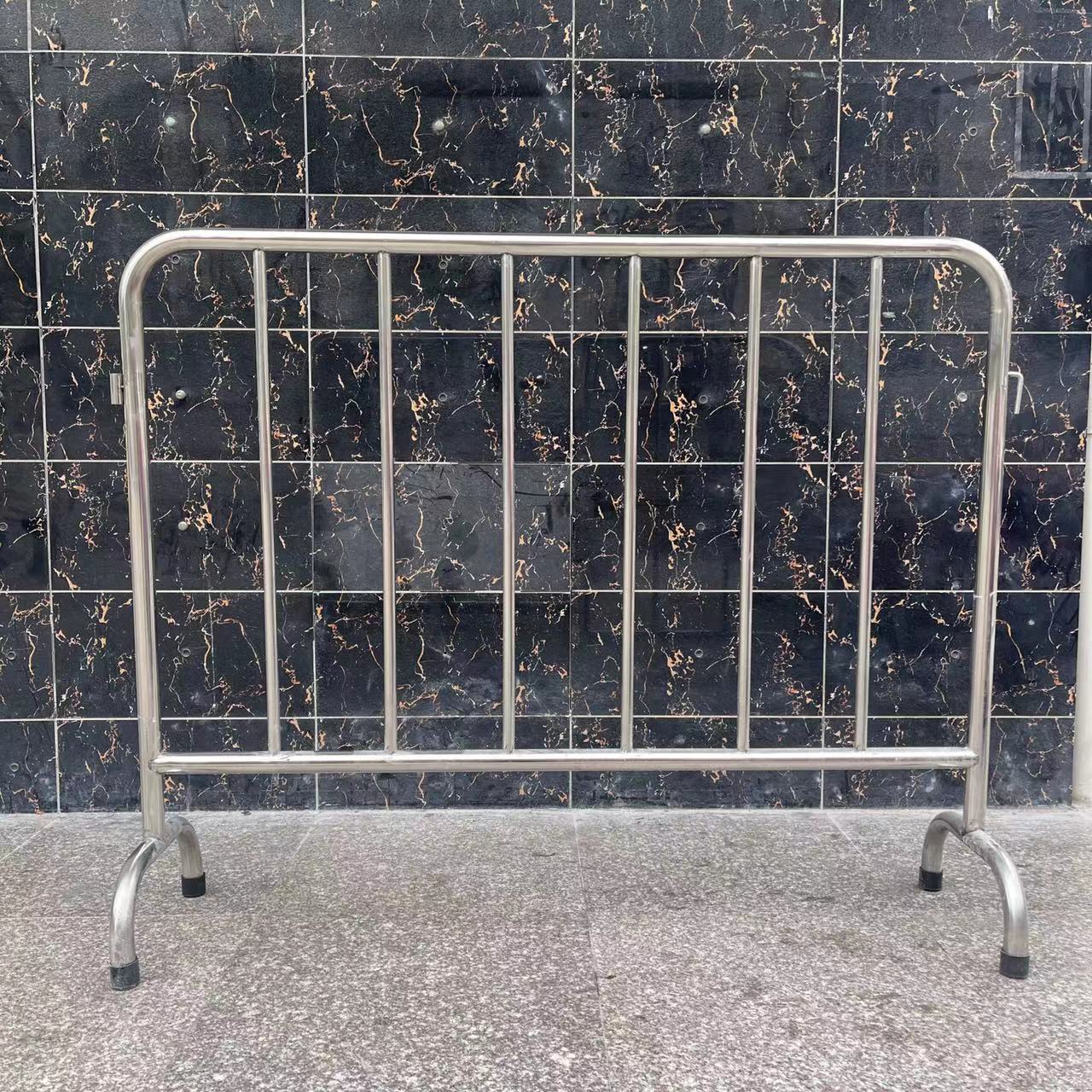 现货供应不锈钢铁马护栏道路施工隔离栏商场排队地铁 移动加厚304