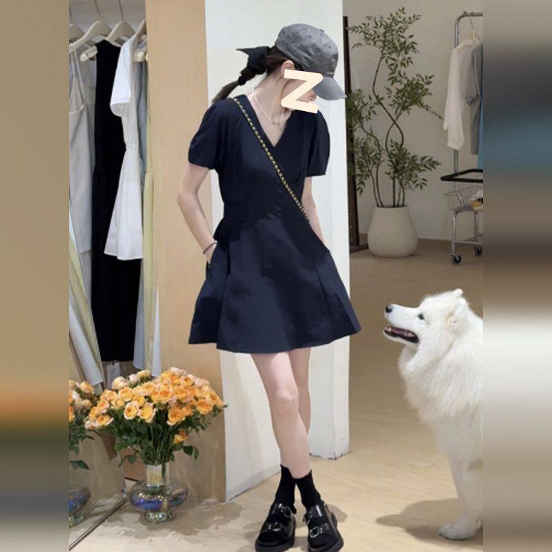 法式赫本风黑色泡泡袖连衣裙子女2025新夏季漂亮掐腰短裙,女装/女士精品,大码连衣裙,淘宝优惠券,粉丝福利购,淘宝优惠卷