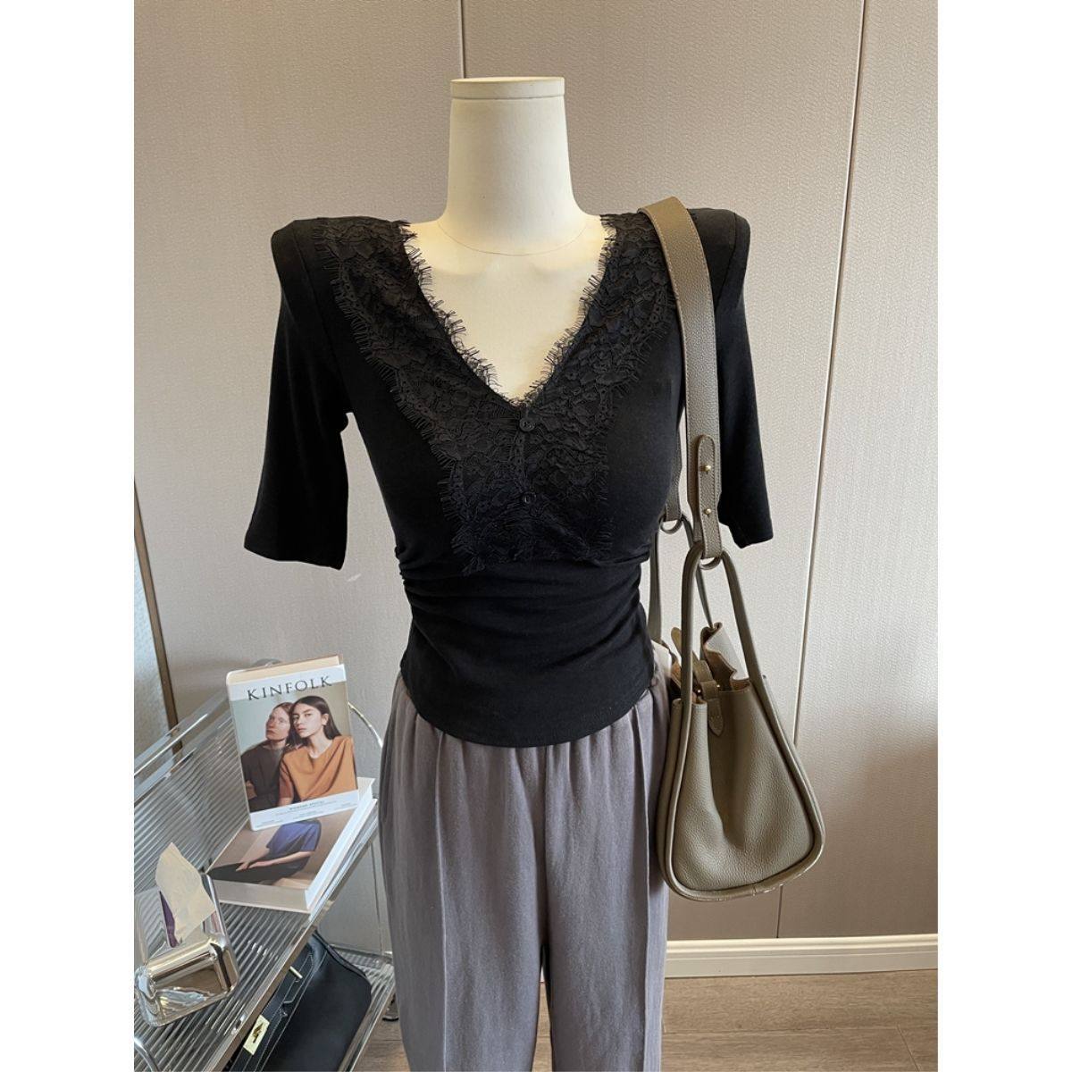 纯欲风法式蕾丝拼接温柔垫肩上衣修身中袖T恤女打底衫内搭春秋,女装/女士精品,蕾丝衫/雪纺衫,淘宝优惠券,粉丝福利购,淘宝优惠卷