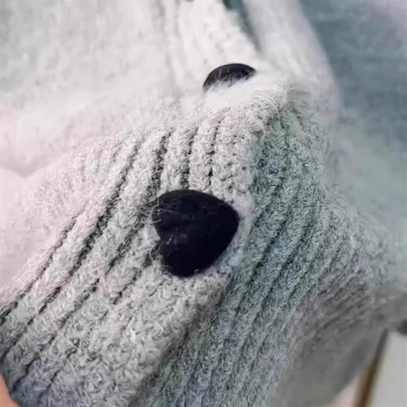 2025秋季新款绿色加厚毛衣女装显瘦韩版休闲洋气爱心纽扣针织开衫