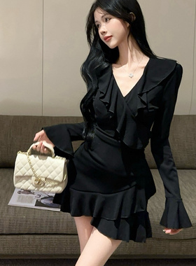 法式性感辣妹V领黑色连衣裙女内搭打底荷叶边新款穿搭显瘦短裙ins